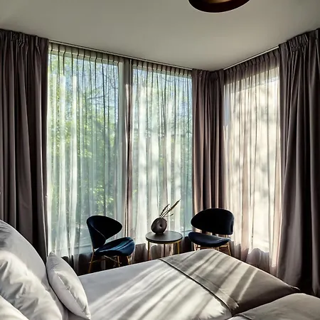 Liberte 33, An Ascend Collection 4*