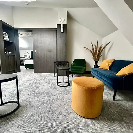 Liberte 33, An Ascend Collection 4*