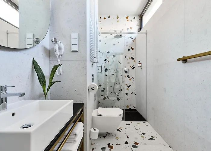 Отель Liberte 33