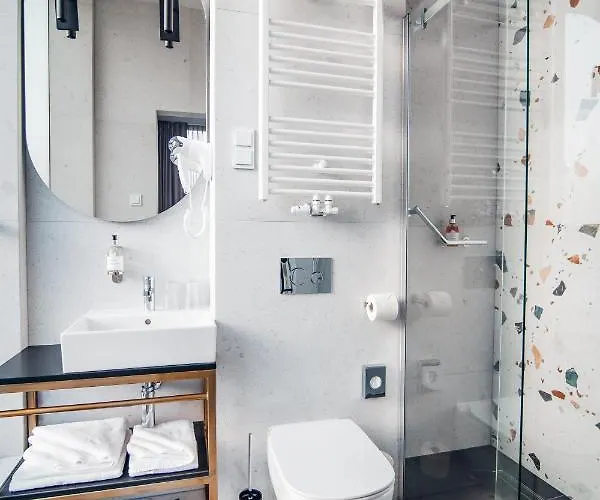 Liberte 33 פוזנן